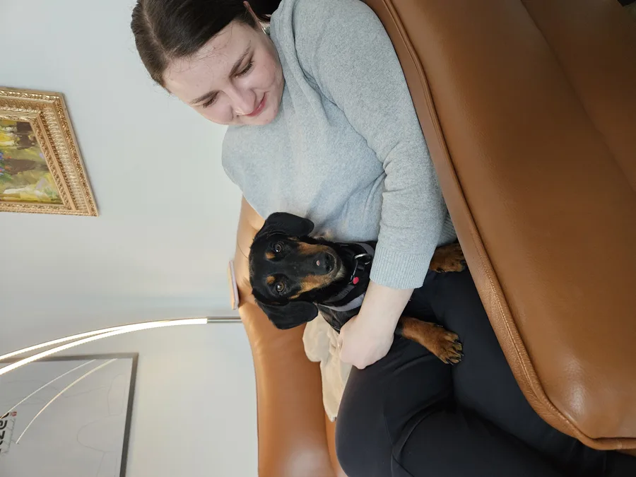 Leni von den T-Dogs auf dem Arm